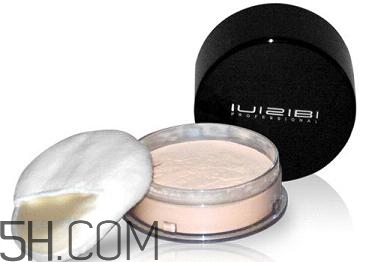 女生怎樣學(xué)會快速化妝？新手化妝需要的基本用品