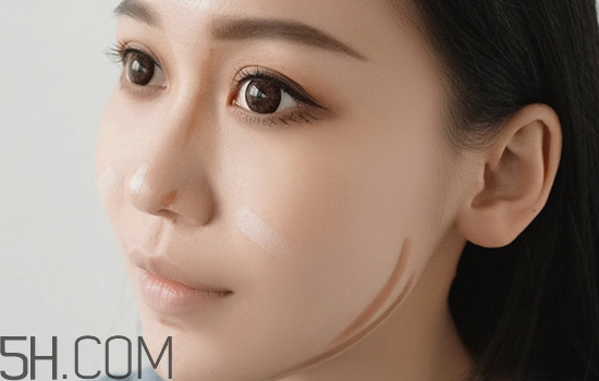 秋冬適合什么妝容？怎樣涂口紅好看？