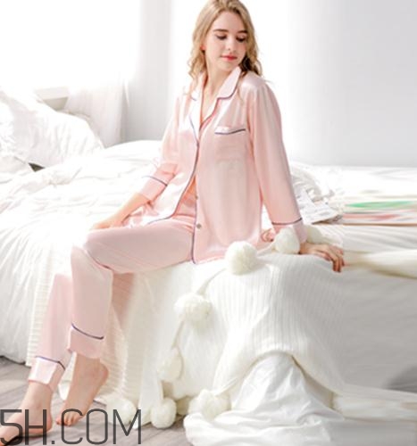 真絲衣服怎么洗不掉色？真絲衣服掉色怎么恢復(fù)？