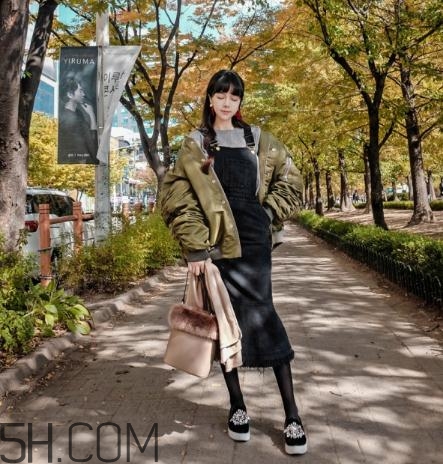 軍綠色羽絨服怎么搭配？軍綠色羽絨服搭配圖片
