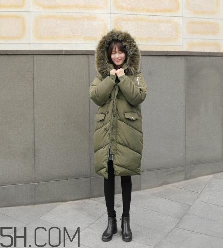 軍綠色羽絨服怎么搭配？軍綠色羽絨服搭配圖片