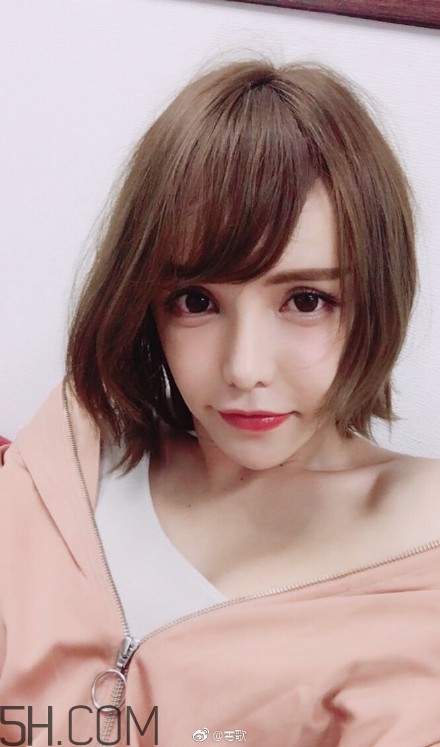 女人說嘖嘖是什么意思？女生發(fā)消息嘖嘖代表什么