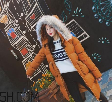 羽絨服用什么洗滌劑？洗羽絨服用洗衣粉還是洗衣液？