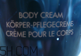 雅芳小黑裙香體乳怎么樣？雅芳小黑裙香體乳好用嗎？