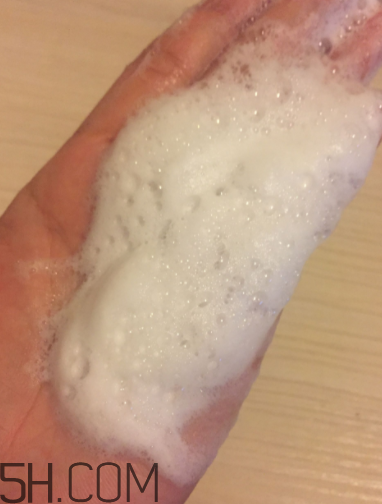 露得清綿密洗面奶怎么樣？露得清綿密洗面奶好用嗎？