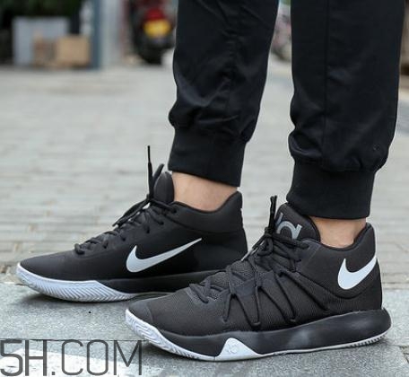 籃球鞋鞋底硬怎么辦？籃球鞋什么底最耐磨？