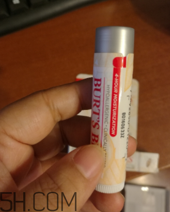 小蜜蜂細致修護唇膏怎么樣？好用嗎？