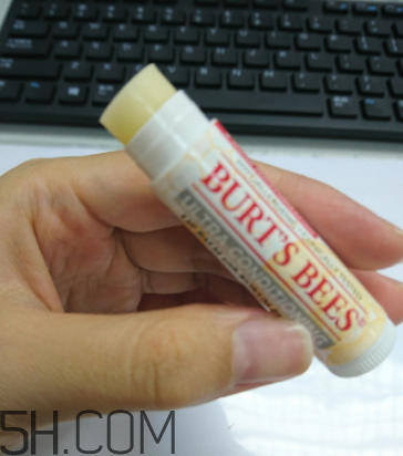 小蜜蜂細致修護唇膏怎么樣？好用嗎？