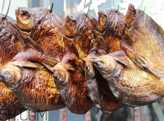 咸魚(yú)要泡多久？咸魚(yú)用冷水泡好還是熱水泡好
