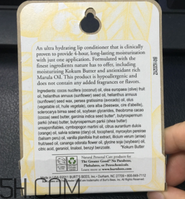 小蜜蜂細致修護唇膏很油嗎？夏天用合適嗎？