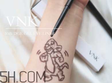 vnk眼線膠筆怎么用？vnk眼線筆使用方法