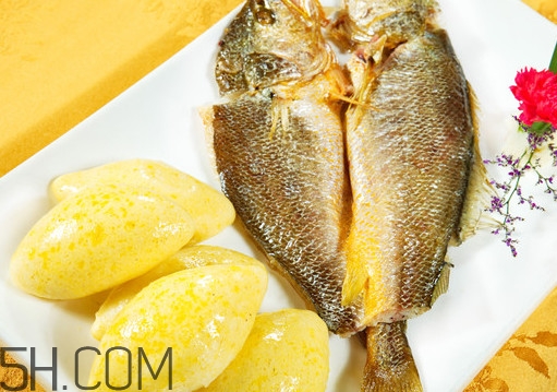 咸魚(yú)要泡多久？咸魚(yú)用冷水泡好還是熱水泡好