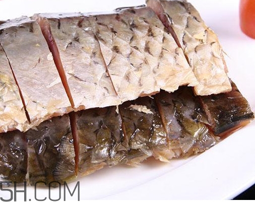 腌咸魚(yú)鹽和魚(yú)的比例是多少？咸魚(yú)一般腌多久才能曬