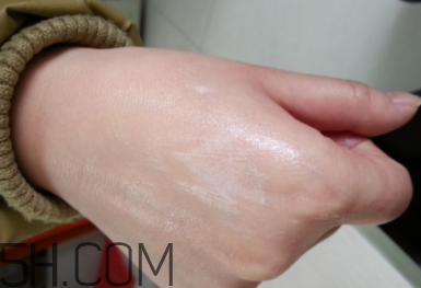 御泥坊黑玫瑰潔面乳怎么樣？御泥坊黑玫瑰潔面乳好用嗎？