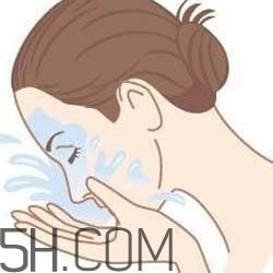 怎么用卸妝油不傷皮膚？卸妝油使用注意事項(xiàng)