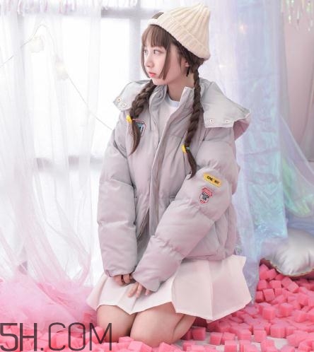 面包服是羽絨服嗎？面包服和羽絨服的區(qū)別