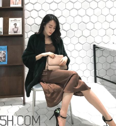 水貂絨毛衣會(huì)起球嗎？水貂絨起球怎么辦？