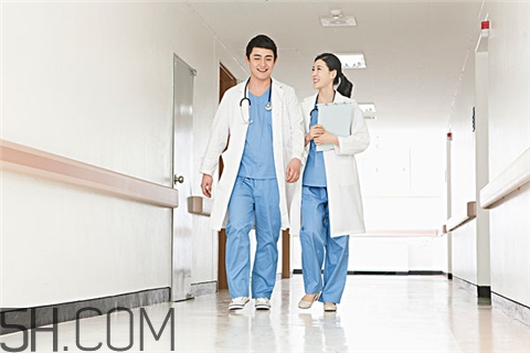 牙周炎跟腎虛有關(guān)系嗎？牙周炎跟上火有關(guān)系嗎？