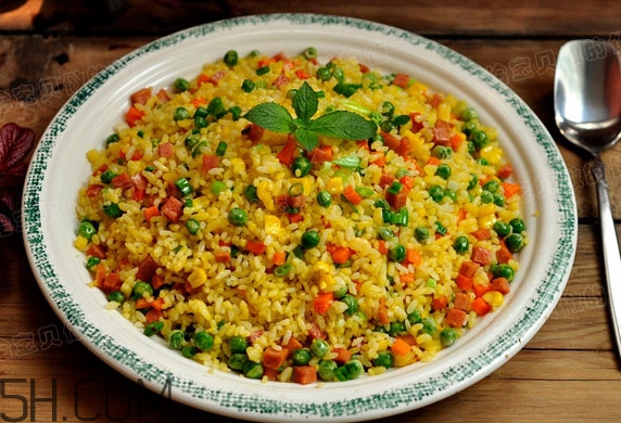 蛋炒飯和揚州炒飯有什么區(qū)別？蛋炒飯是發(fā)物嗎