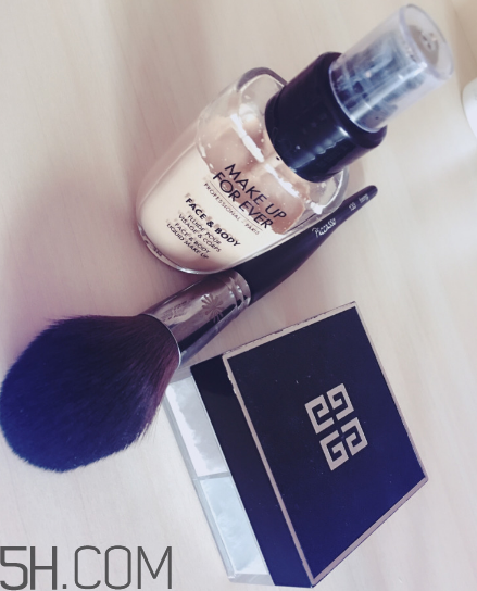 make up forever水粉霜好用嗎？make up forever水粉霜多少錢？
