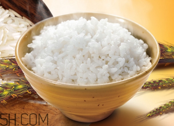 做蛋炒飯用什么米飯好？一碗蛋炒飯該放多少油