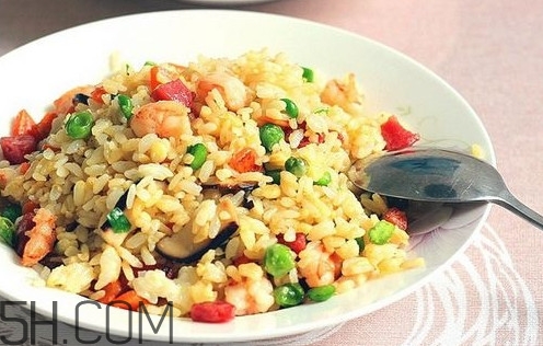 蛋炒飯什么時候放蛋？蛋炒飯什么時候放鹽
