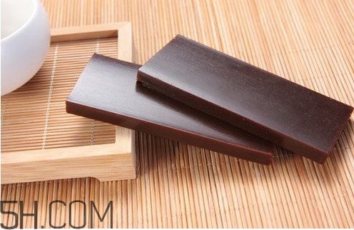 東阿阿膠是什么做的？東阿阿膠和福牌阿膠的區(qū)別