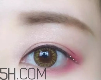草莓紅口紅適合黃皮嗎？草莓紅口紅顯白嗎？