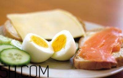 人為什么會掉發(fā)？怎么防止掉發(fā)？