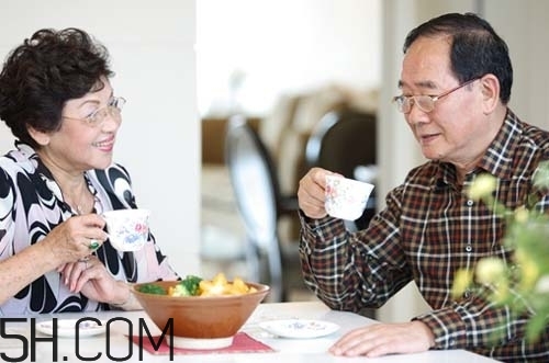 冬季老年人如何養(yǎng)生？老年人養(yǎng)生的注意事項(xiàng)是什么？