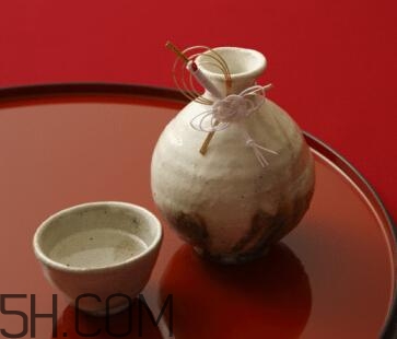 什么時(shí)候喝藥酒比較好？喝藥酒有什么禁忌？