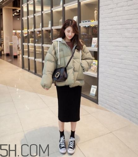 棉服配裙子好看嗎？棉衣配什么裙子好？