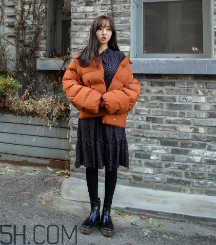 棉服配裙子好看嗎？棉衣配什么裙子好？