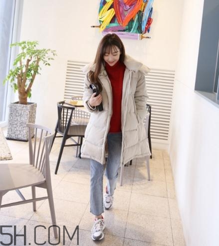 米色羽絨服怎么搭配？米色羽絨服搭配圖片