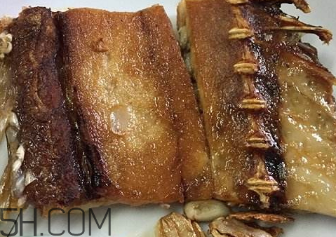 咸魚長(zhǎng)蛆了怎么辦 咸魚長(zhǎng)蛆了還能吃嗎