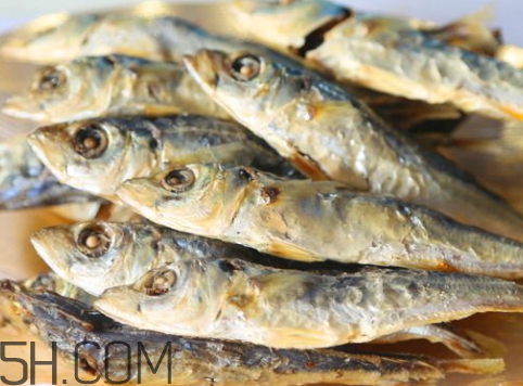 咸魚長(zhǎng)蛆了怎么辦 咸魚長(zhǎng)蛆了還能吃嗎