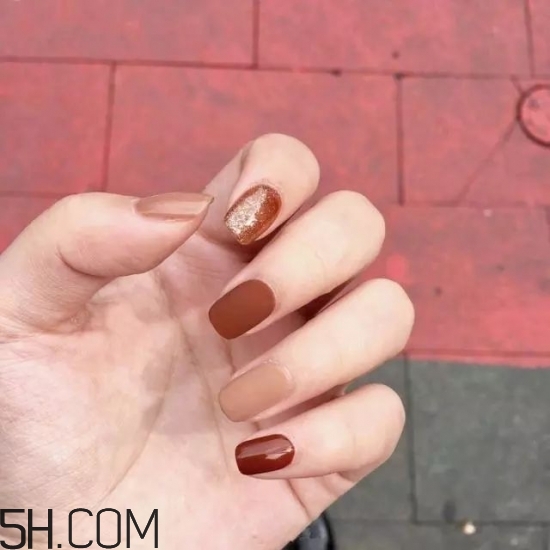 美甲涂什么顏色好看？2018冬天最美的韓式美甲