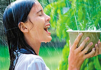 淋雨后要洗澡嗎？淋雨后不洗澡會(huì)怎么樣？