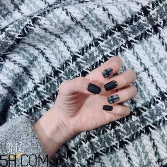 美甲涂什么顏色好看？2018冬天最美的韓式美甲