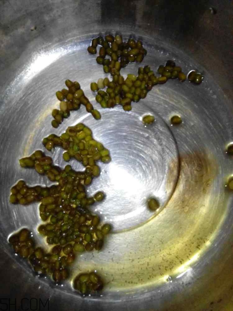 綠豆糕和香蕉能一起吃嗎？吃了綠豆糕還能吃香蕉嗎？