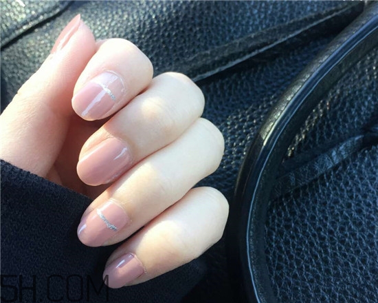 手指粗適合做什么美甲？美甲簡單大方新款圖片