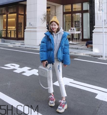 藍(lán)色棉襖配什么褲子？藍(lán)色棉服搭配褲子圖片