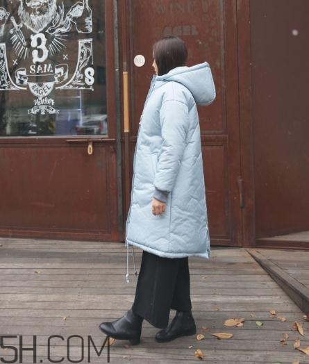 藍(lán)色棉襖配什么褲子？藍(lán)色棉服搭配褲子圖片