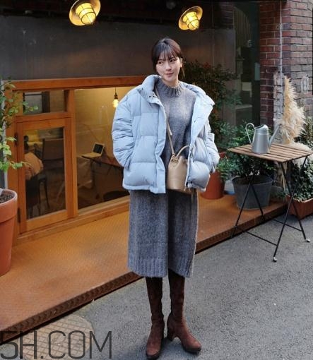 藍(lán)色棉襖配什么褲子？藍(lán)色棉服搭配褲子圖片