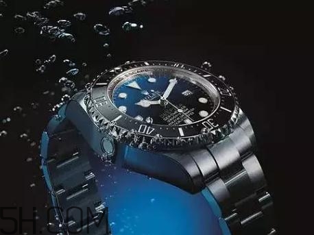 防水手表能帶著游泳嗎？防水手表可以泡溫泉嗎？