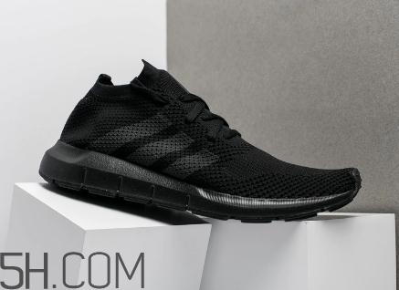 adidas swift run triple black配色在哪買(mǎi)_多少錢(qián)？