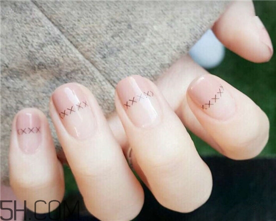 手指粗適合做什么美甲？美甲簡單大方新款圖片