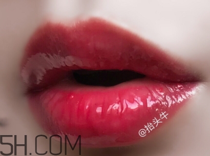 歐萊雅唇釉301和303哪個(gè)好看？歐萊雅唇釉301和303對比