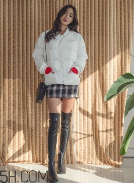 棉服搭配短裙好看嗎？棉襖搭配短裙圖片