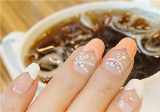手黑適合做什么美甲好看？手膚色暗沉適合的指甲油